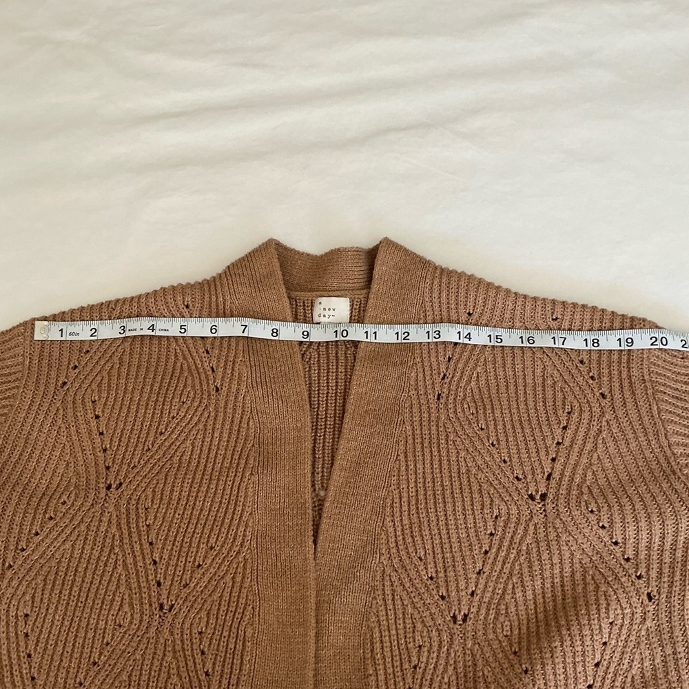 Cozy Tan Knit Cardigan Sweater Size Medium - Picture 10 of 15